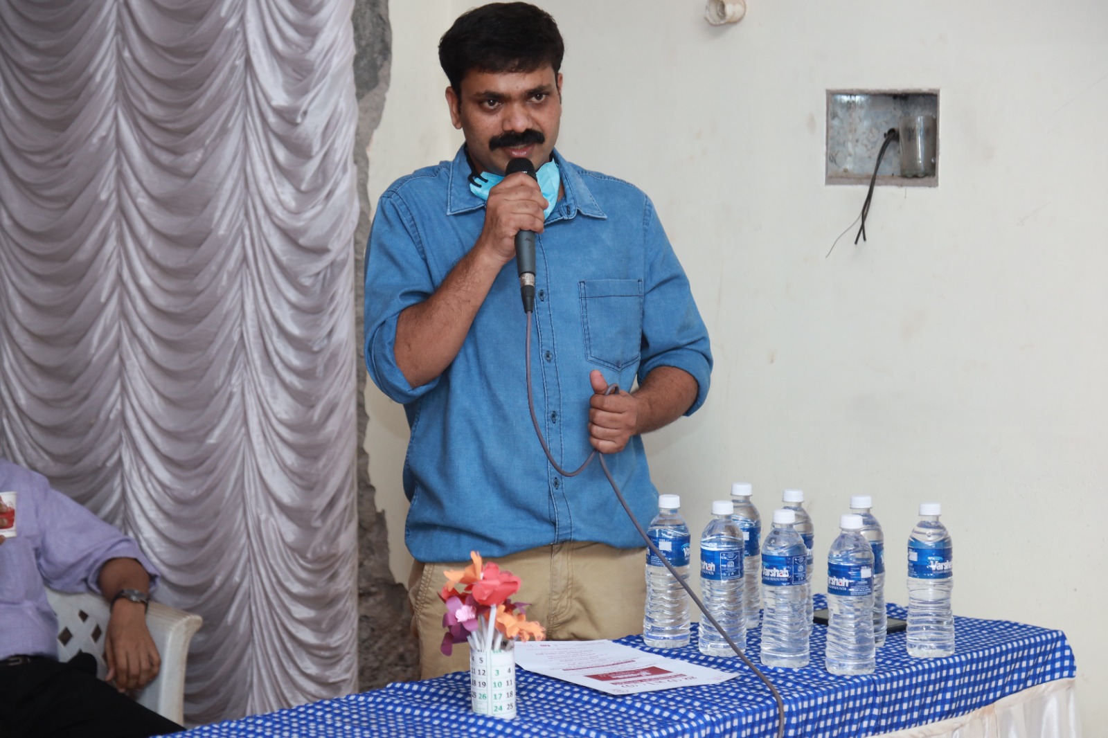 Speaking to the guests from beside the table at the centre's opening