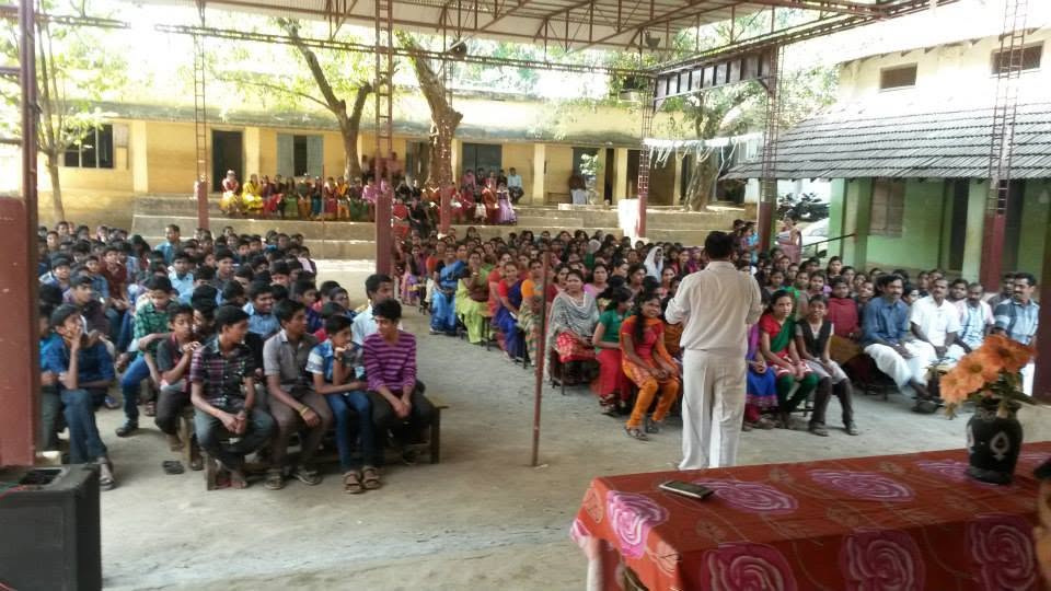 The gathering seated in the school courtyard at the GHSS Vellinezhi health programme